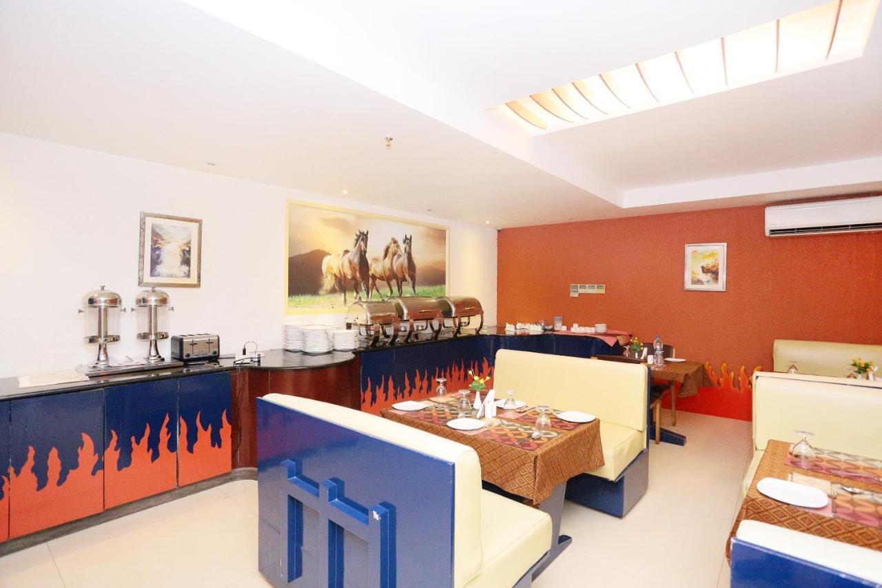 Capital O 45944 Club 7 Hotell Tiruvalla Eksteriør bilde