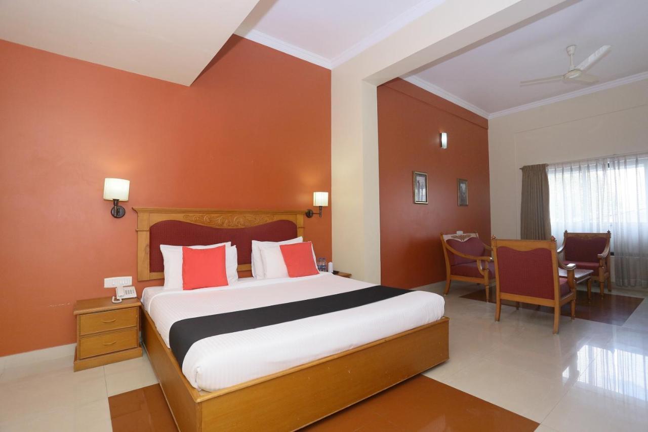 Capital O 45944 Club 7 Hotell Tiruvalla Eksteriør bilde