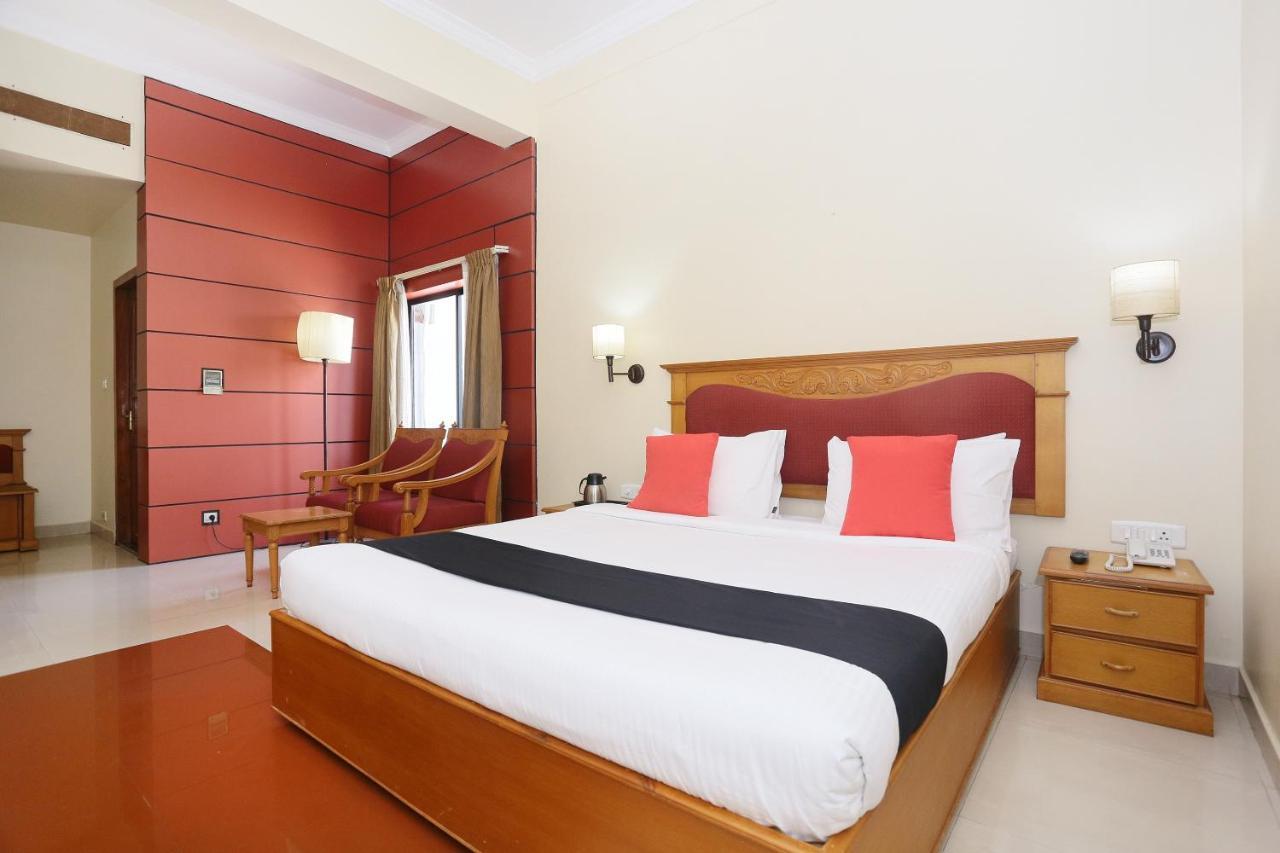 Capital O 45944 Club 7 Hotell Tiruvalla Eksteriør bilde