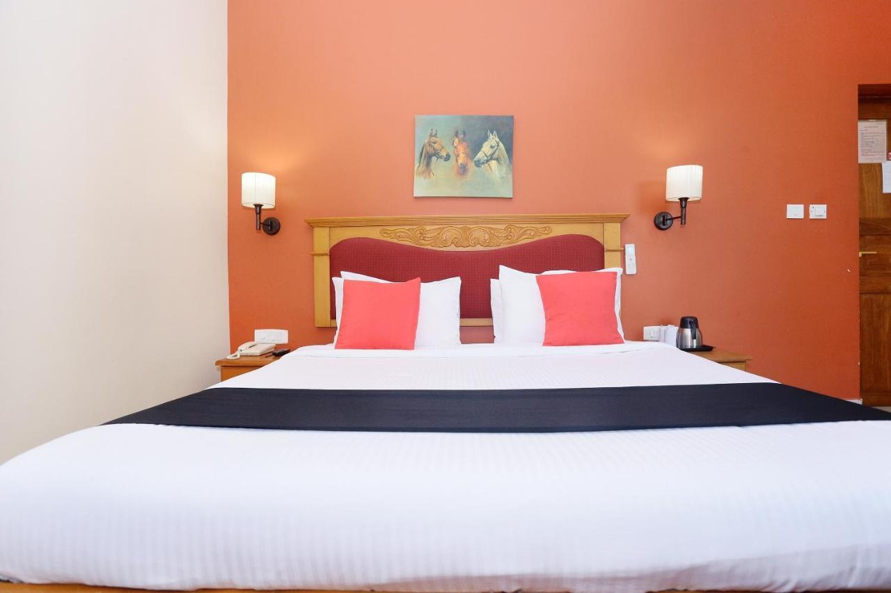 Capital O 45944 Club 7 Hotell Tiruvalla Eksteriør bilde