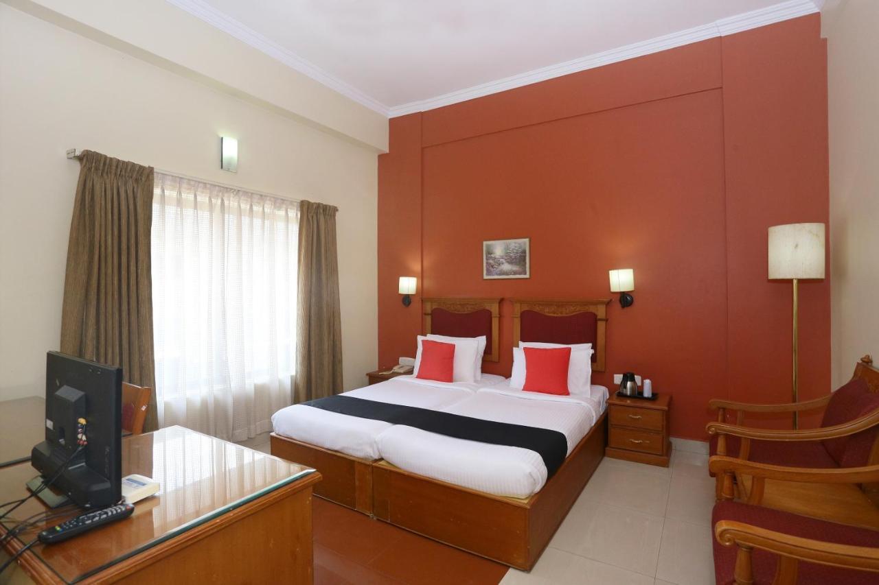 Capital O 45944 Club 7 Hotell Tiruvalla Eksteriør bilde
