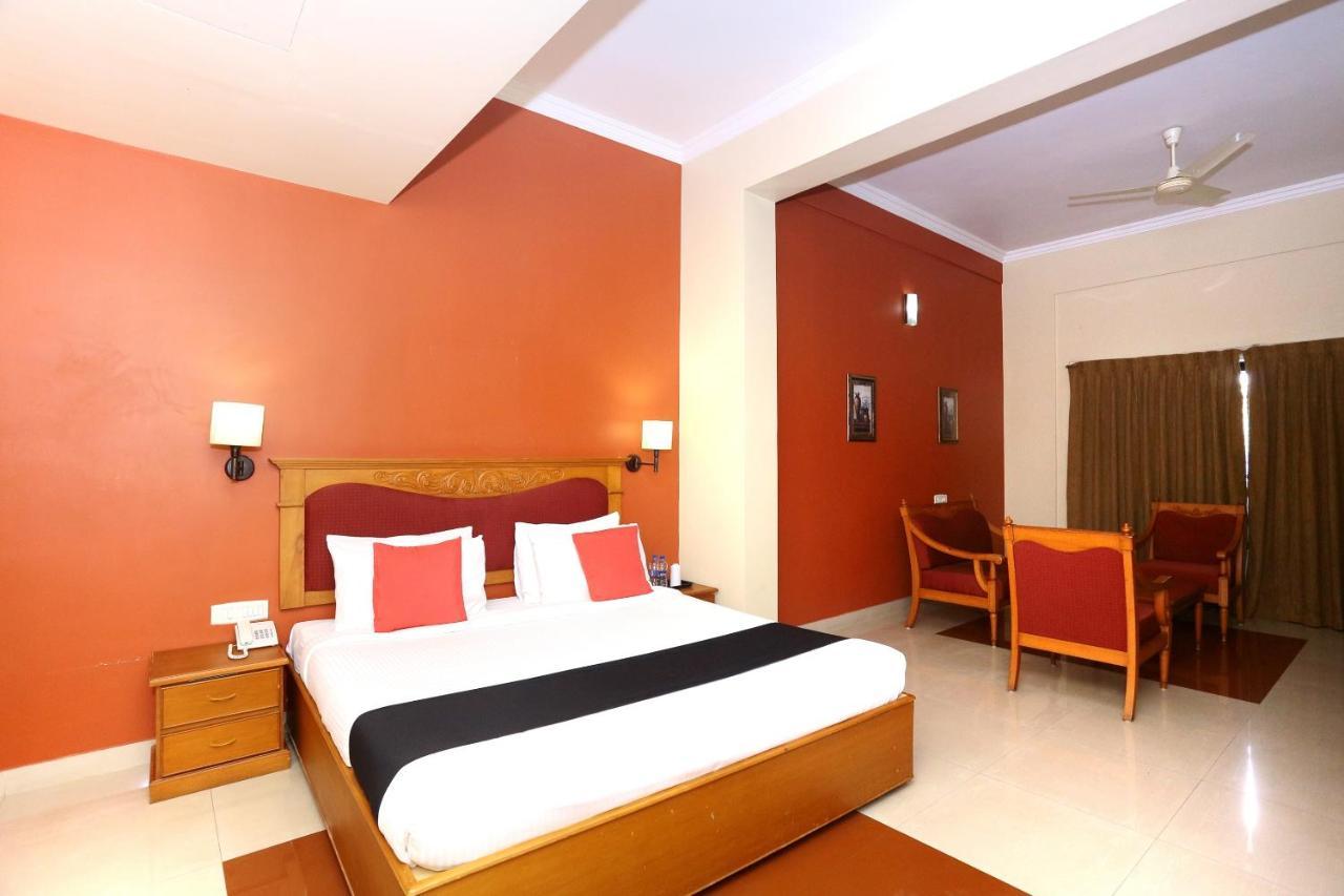 Capital O 45944 Club 7 Hotell Tiruvalla Eksteriør bilde