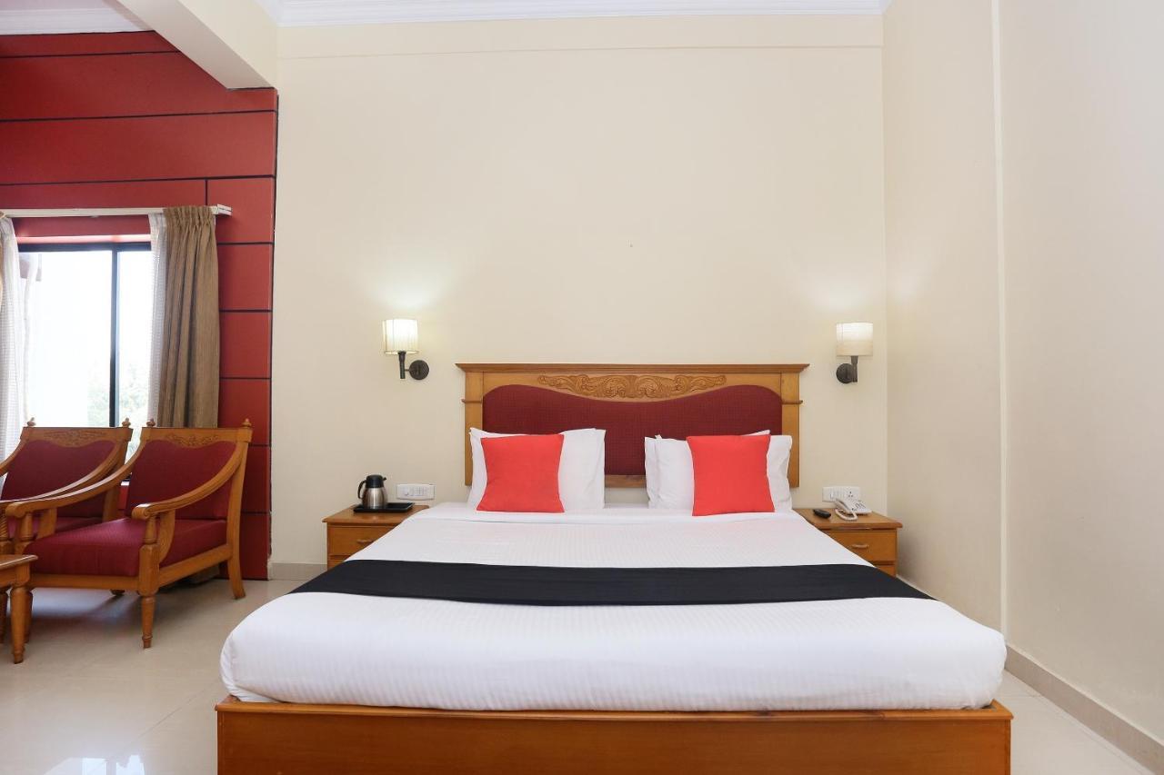 Capital O 45944 Club 7 Hotell Tiruvalla Eksteriør bilde