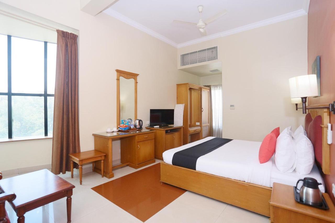 Capital O 45944 Club 7 Hotell Tiruvalla Eksteriør bilde